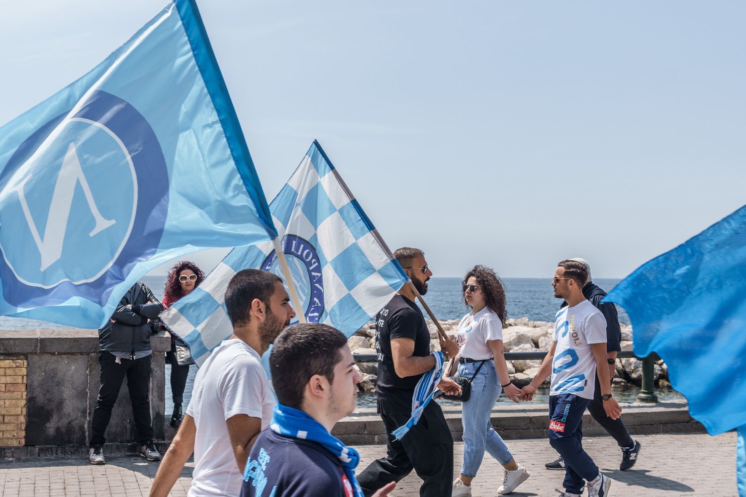 Tifosi sul lungomare di Napoli