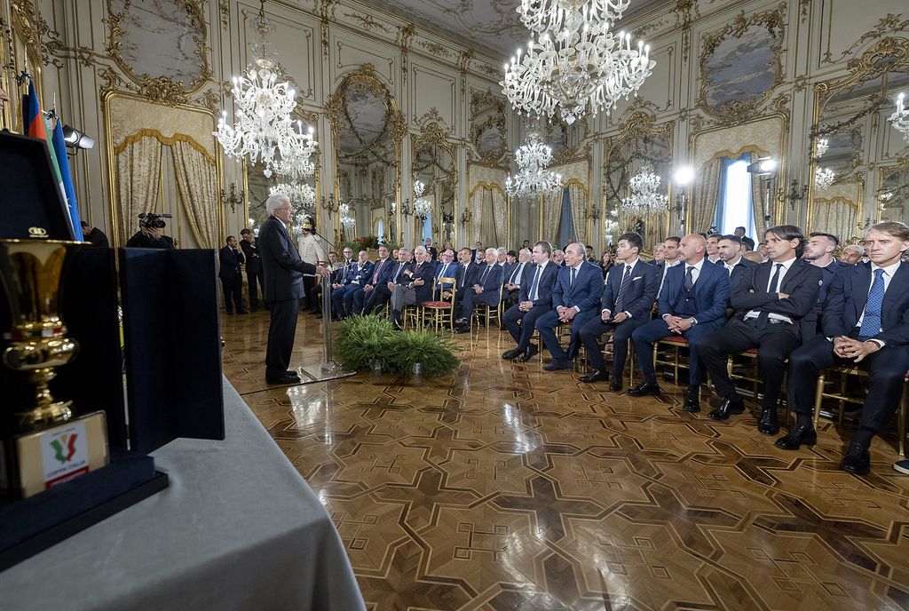 Sergio Mattarella parla ai giocatori di Inter e Fiorentina
