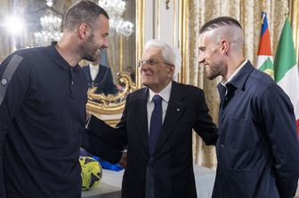 Sergio Mattarella insieme ai capitani di Inter e Fiorentina&nbsp;