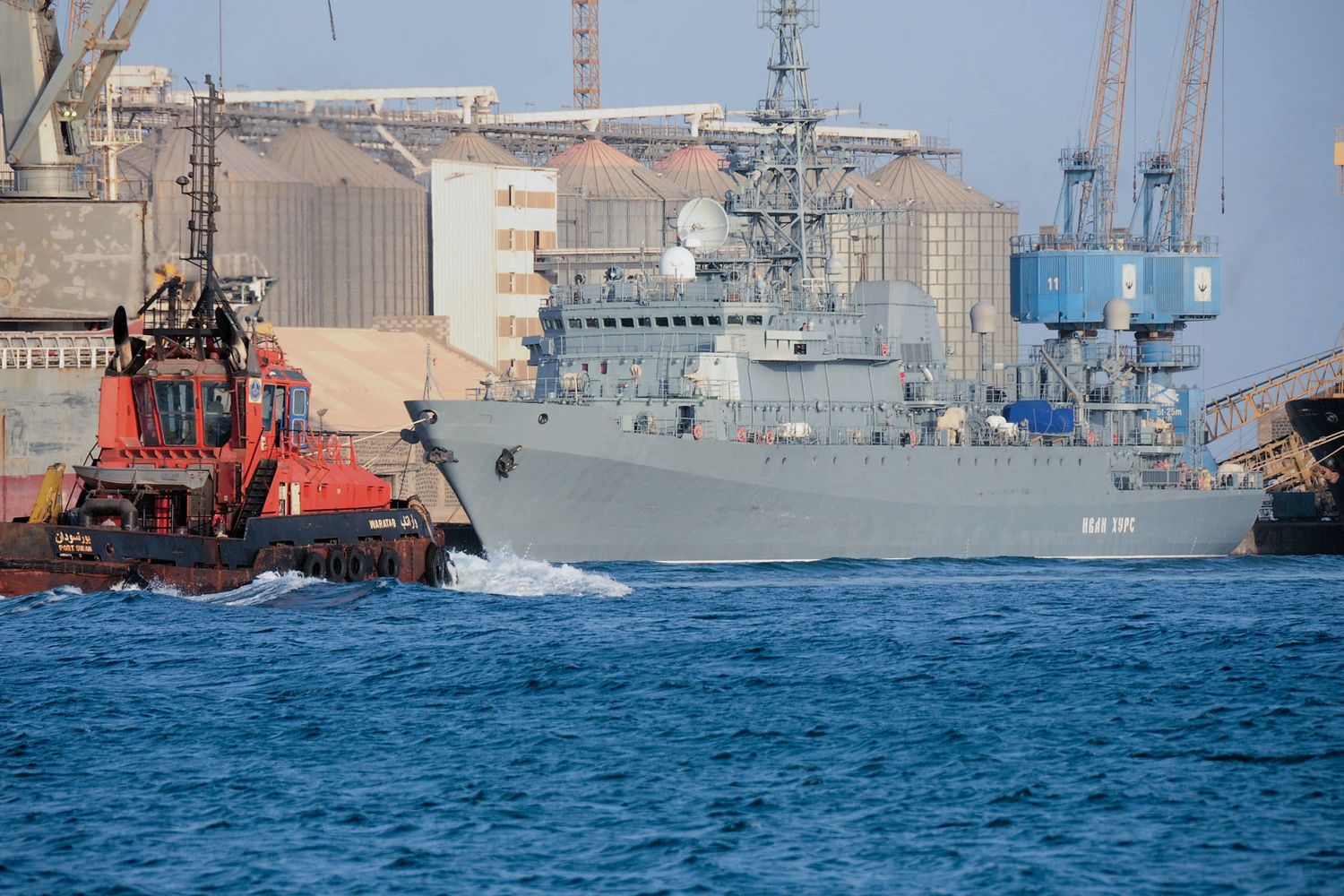 La nave spia russa Ivan Khurs