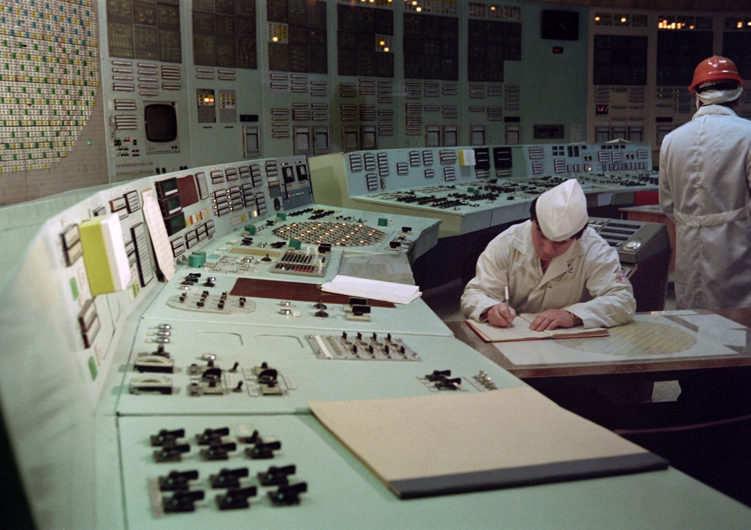 La sala controllo della centrale nucleare di Leningrado 2