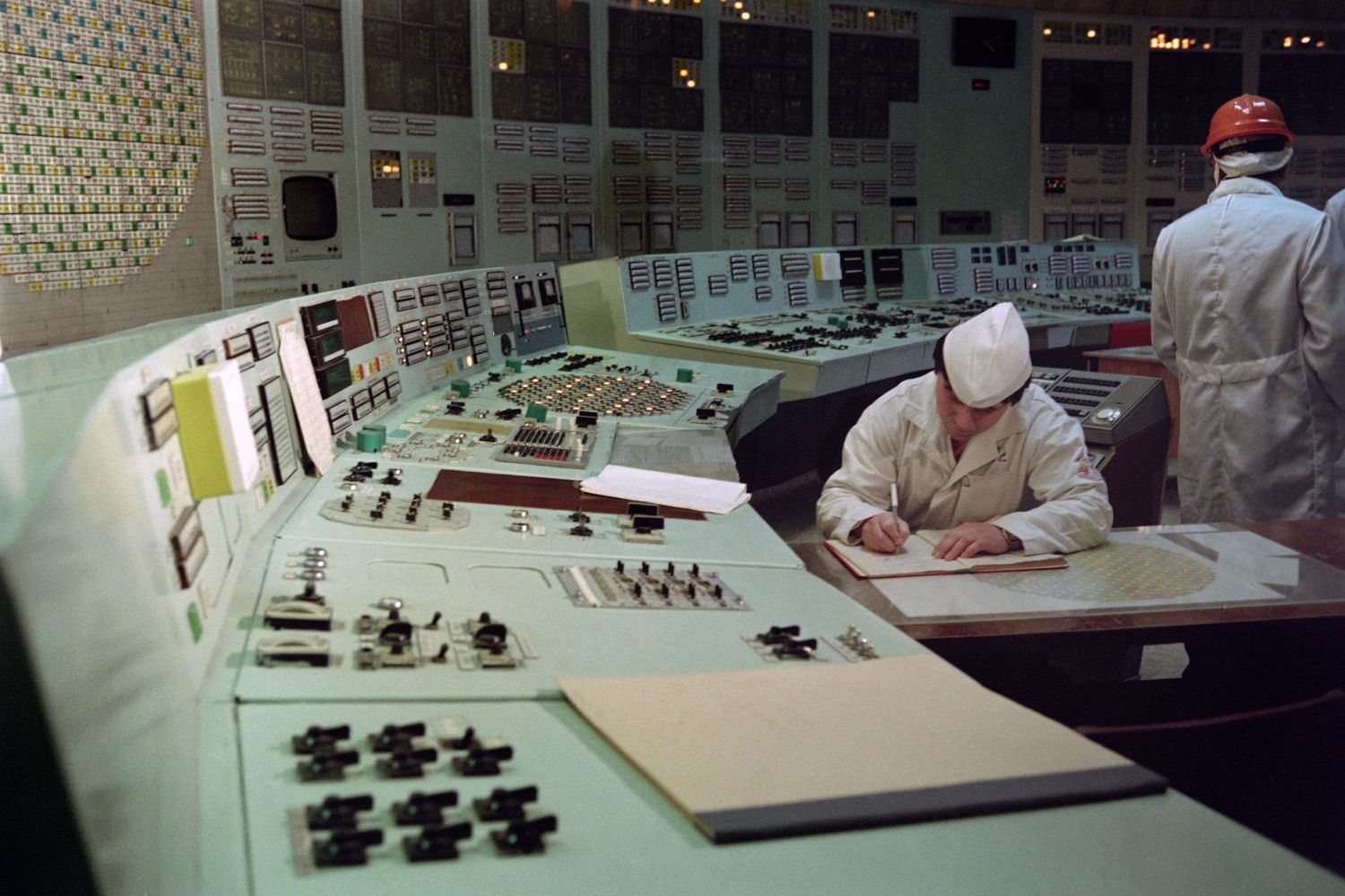 La sala controllo della centrale nucleare di Leningrado 2