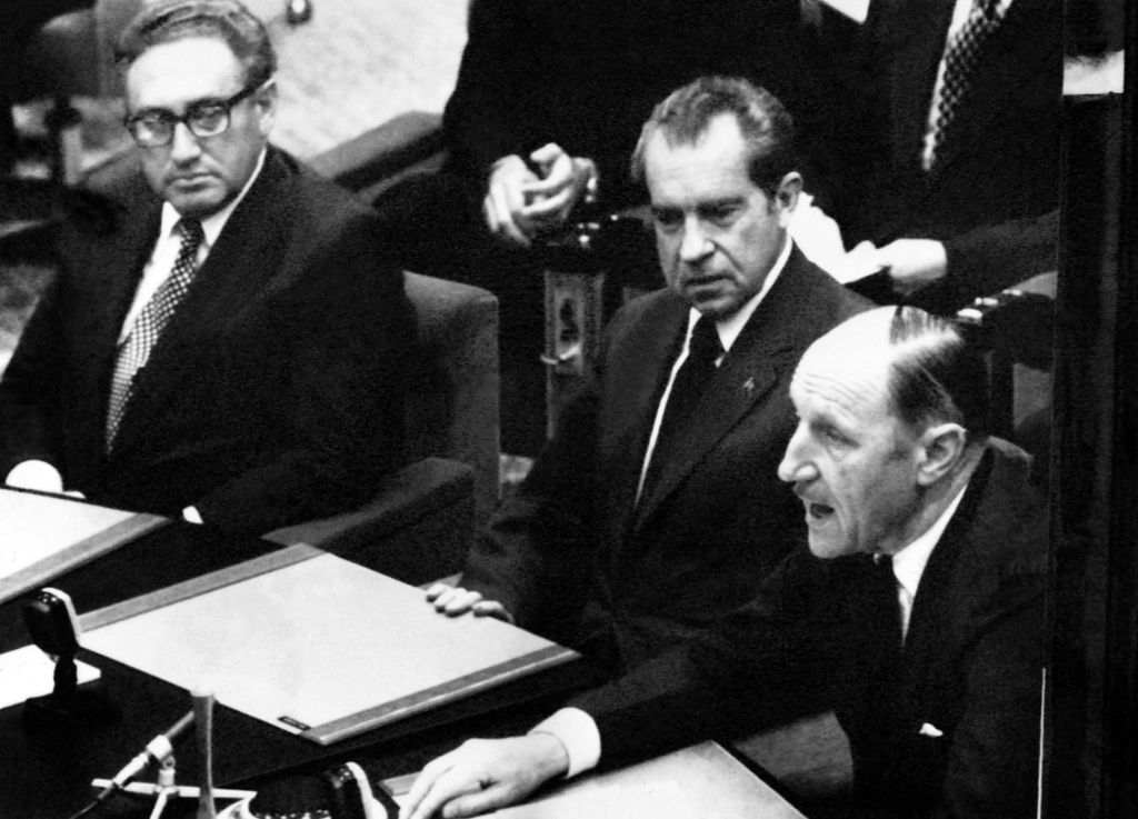 Kissinger, Nixon e Joseph Luns, allora segretario generale della Nato, nel 1974