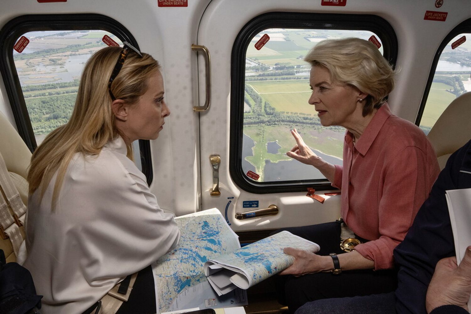 Giorgia Meloni e Ursula von der Leyen sorvolano le aree alluvionate dell'Emilia Romagna