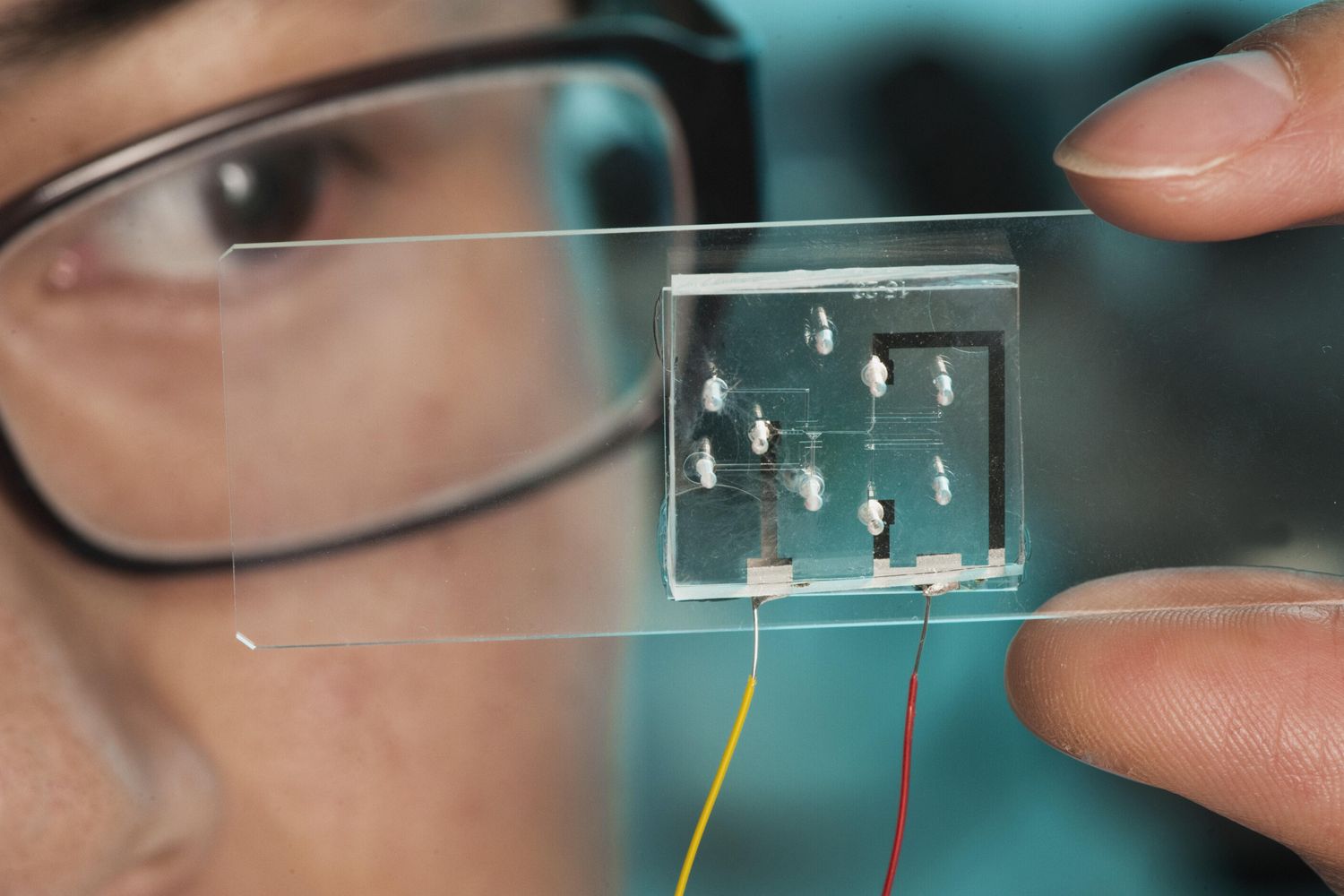 Scienziati alla prese con i chip