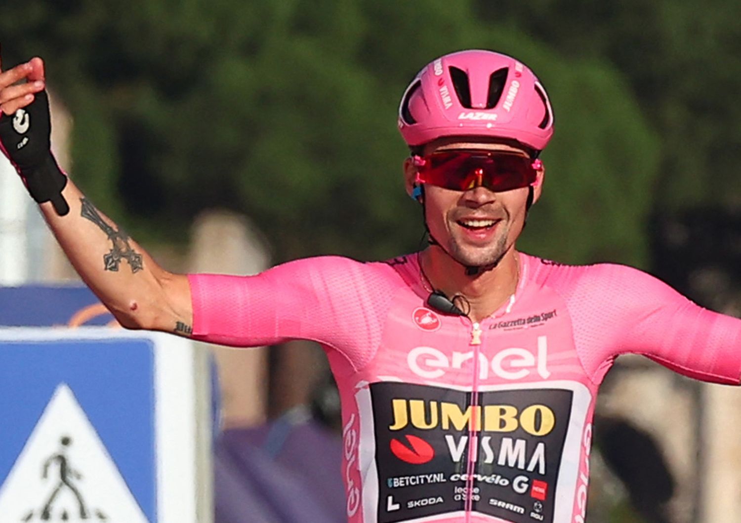 giro italia arrivo roma Roglic maglia rosa&nbsp;Cavendish vince tappa