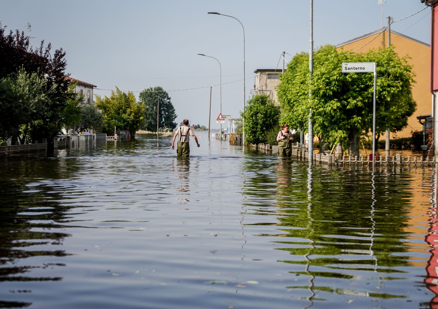 L'acqua stagnante rimasta in Emilia Romagna dopo l'alluvione