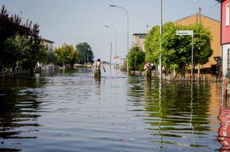 L'acqua stagnante rimasta in Emilia Romagna dopo l'alluvione