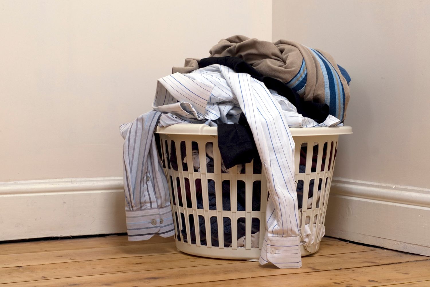Un cesto di biancheria sporca
