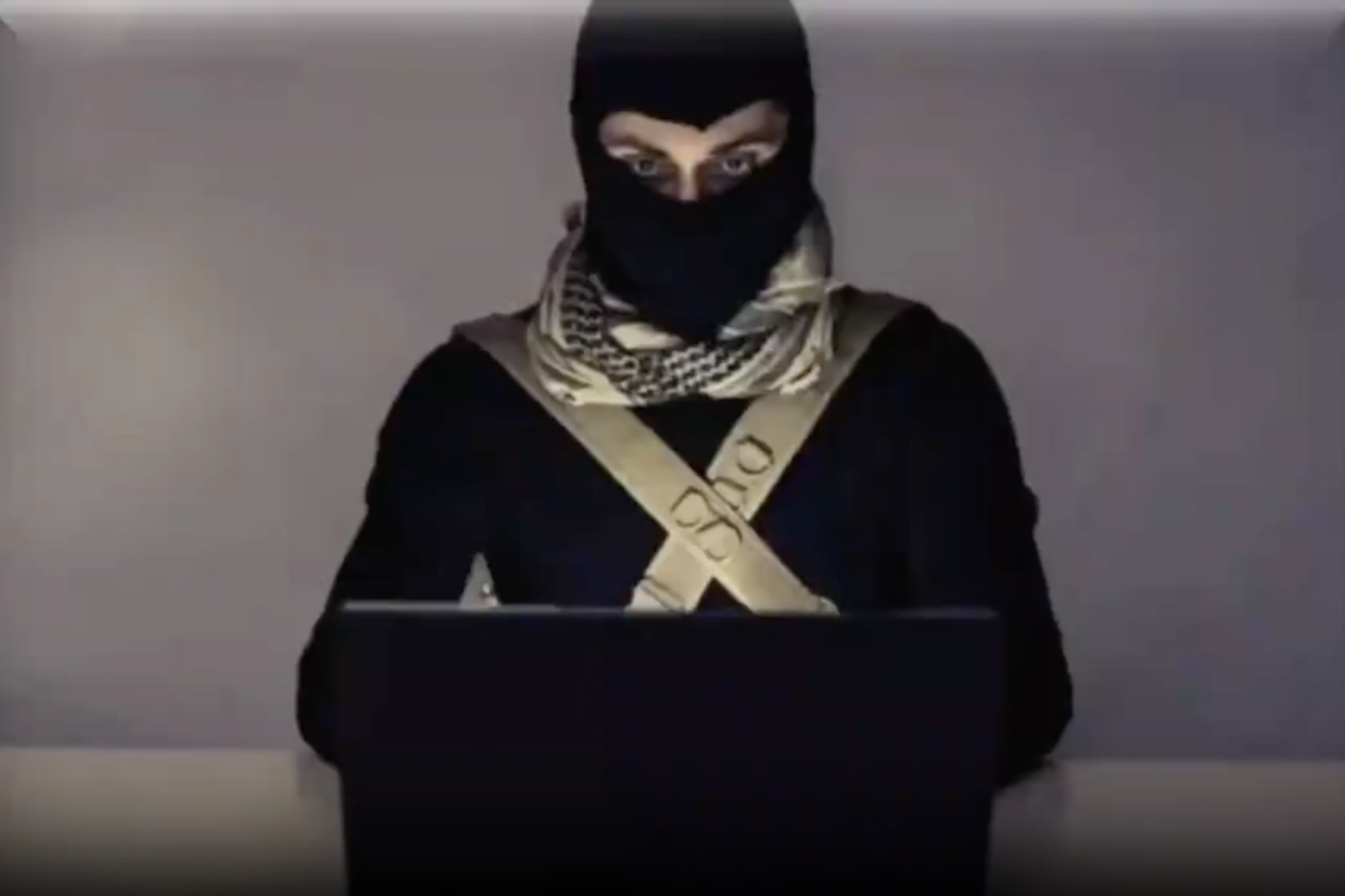 Un frame del video per il reclutamento di giovani jihadisti