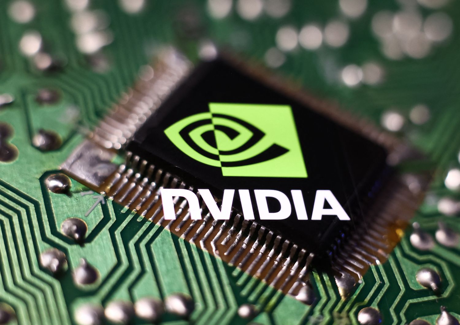 Il logo di Nvidia su un chip