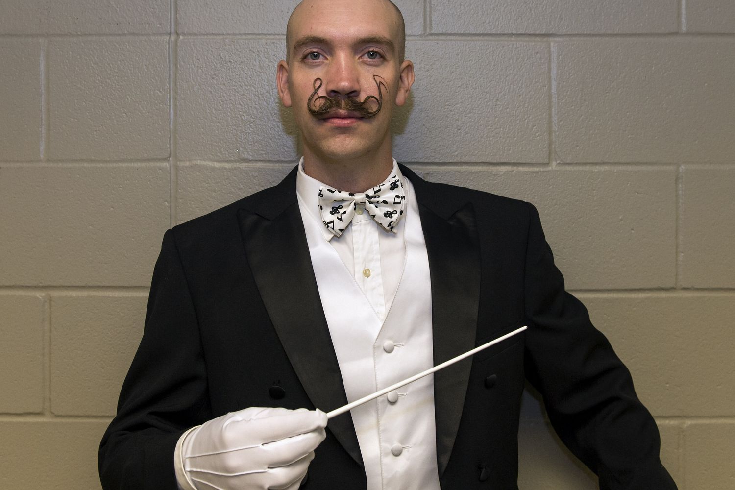 Uno dei concorrenti al Beard and Mustache campionship negli Usa sfoggia i suoi singolari baffi