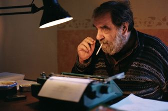 Franco Scaldati al tavolo di lavoro