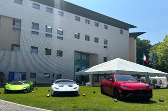 Le Lamborghini esposte nel giardino dell'ambasciata d'Italia a Washington