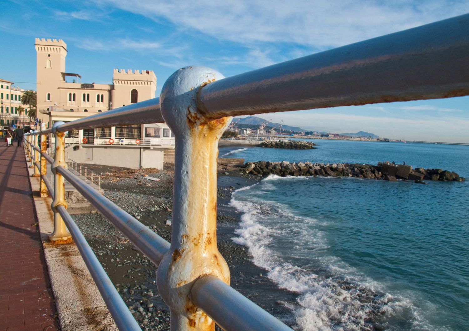 Il lungomare di Genova a Pegli