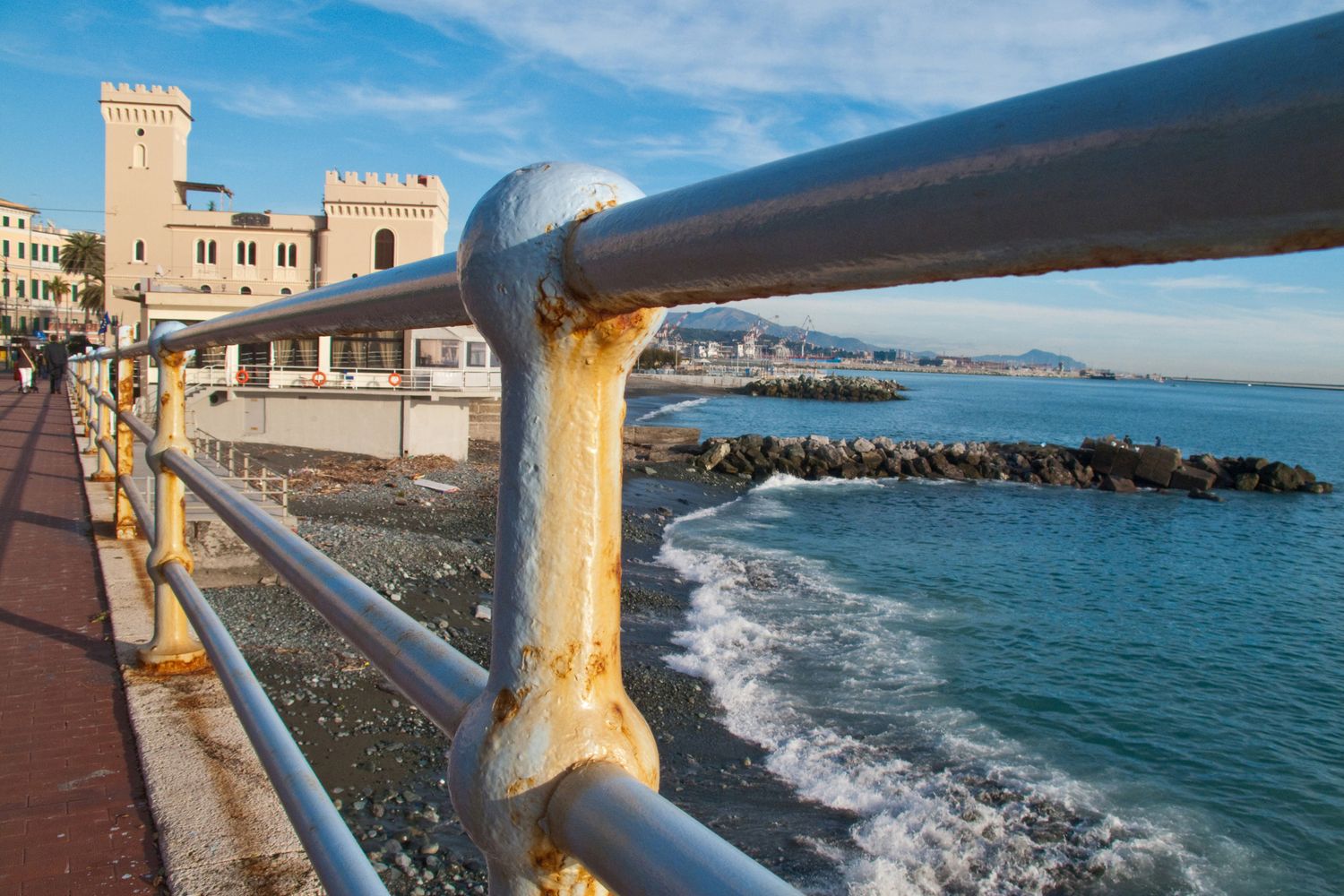 Il lungomare di Genova a Pegli