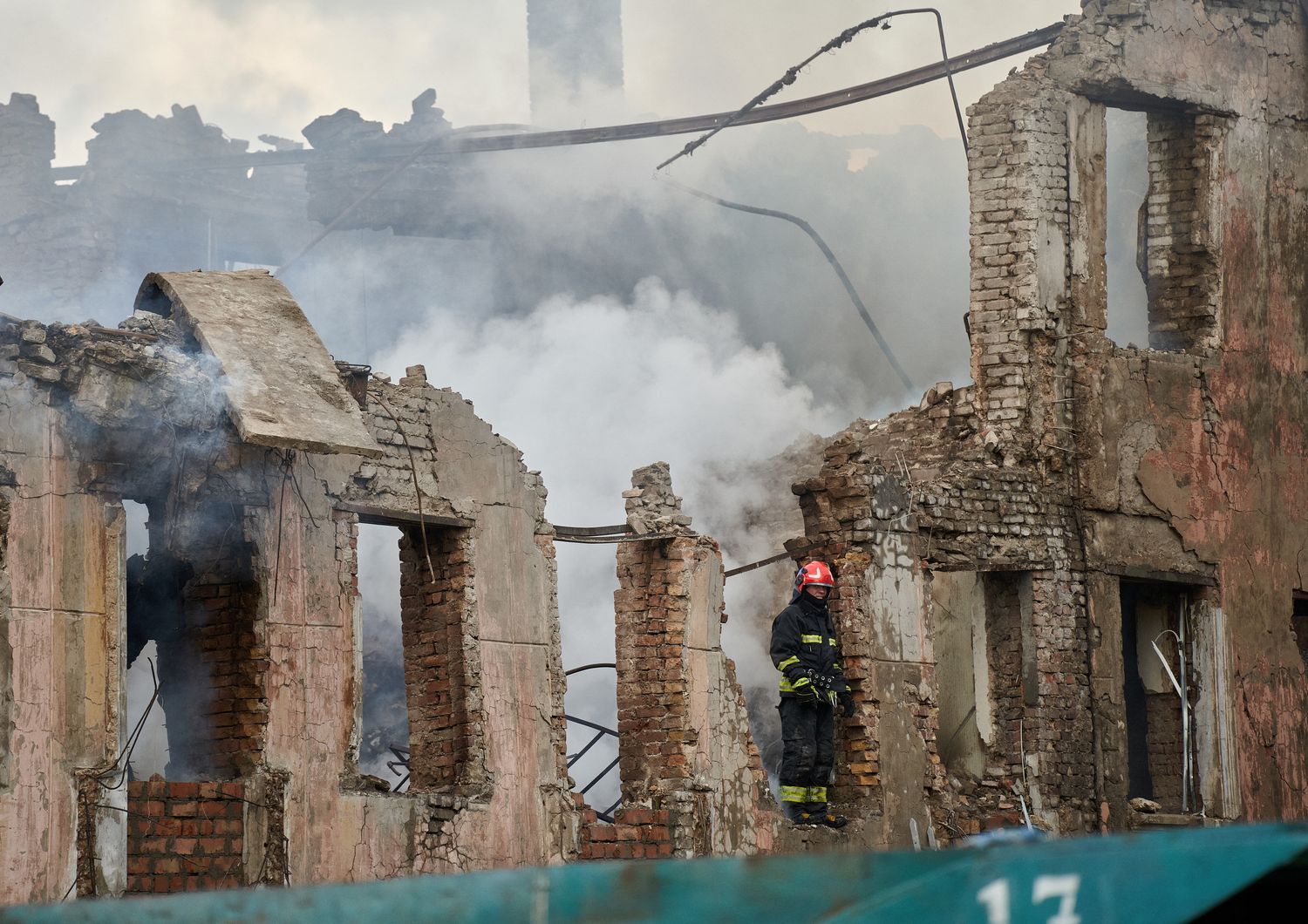 Un edificio distrutto a Dnipro, in Ucraina