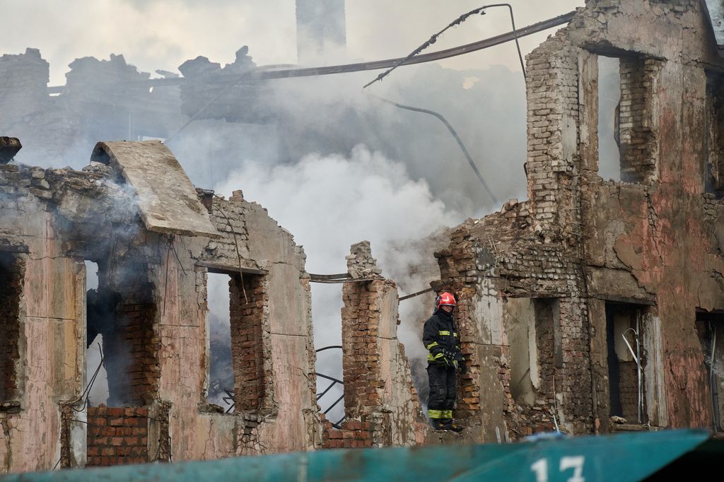 Un edificio distrutto a Dnipro, in Ucraina