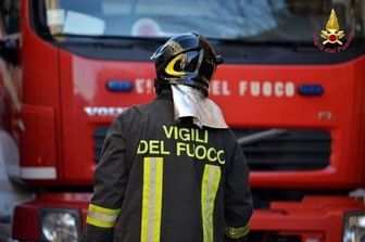 frosinone finisce con auto in canale donna muore