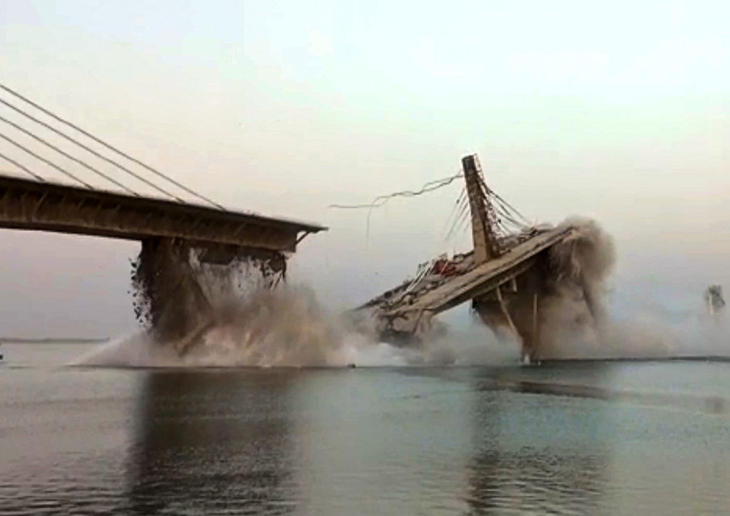 Il crollo del ponte Bihar