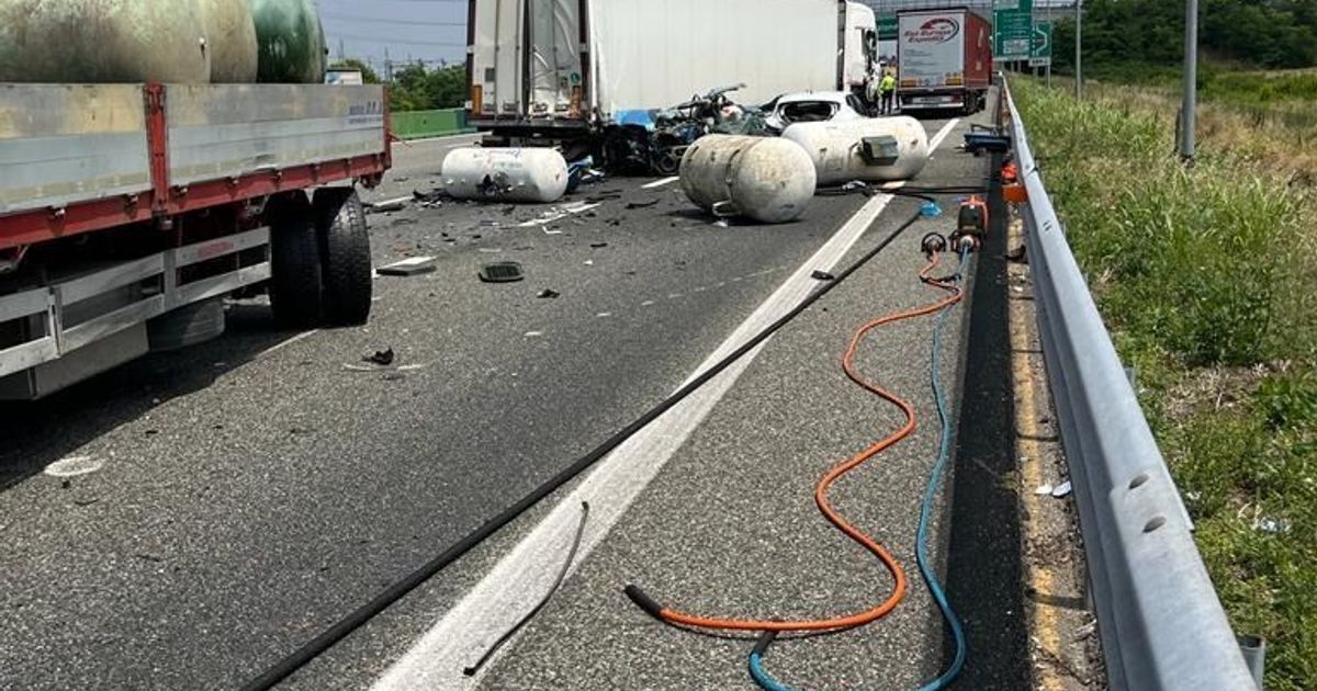 Grave incidente sull'A4, due morti e cinque feriti