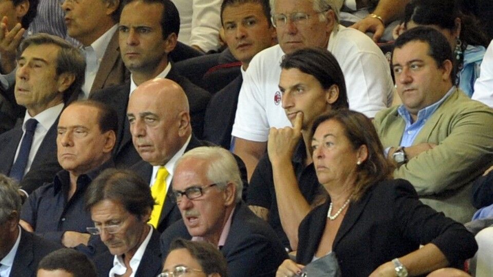 Con Adriano Gallian, Zlatan Ibrahimovic  e Mino Raiola assiste a Milan - Lecce allo stadio San Siro di Milano il 29 agosto 2010