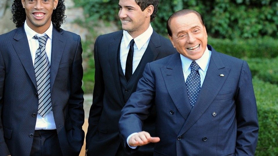 Ronaldinho e Pato con Berlusconi durante la visita del presidente brasiliano Luiz Inacio Lula Da Silva l'11 novembre 2008 a Villa Madama a Roma