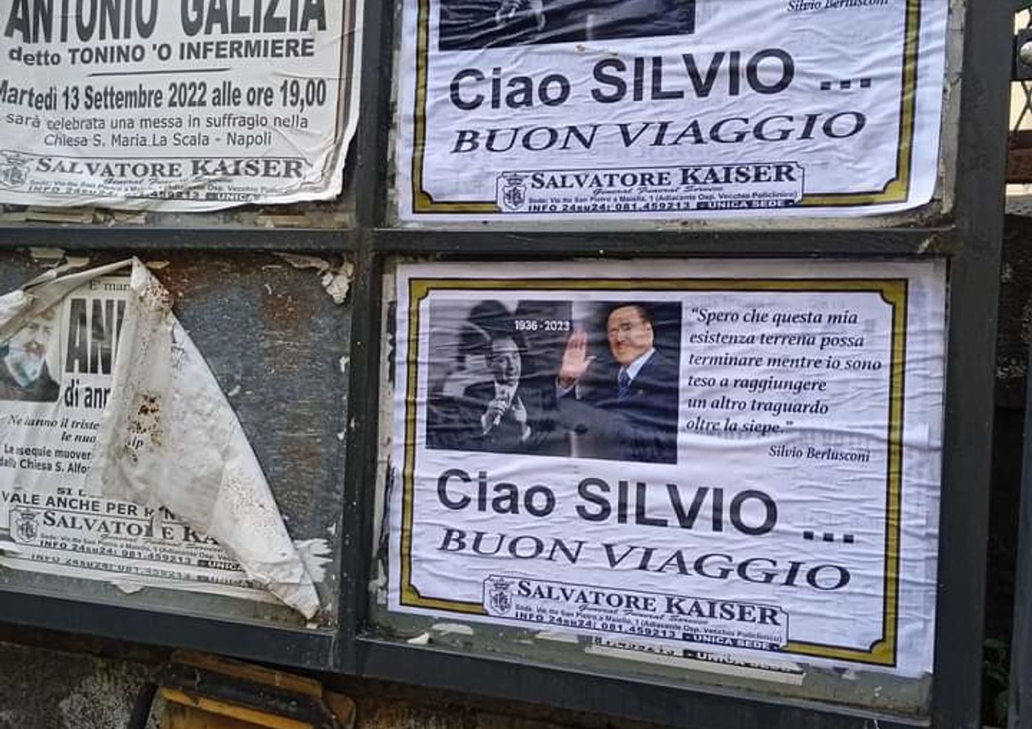 silvio berlusconi manifesti lutto napoli