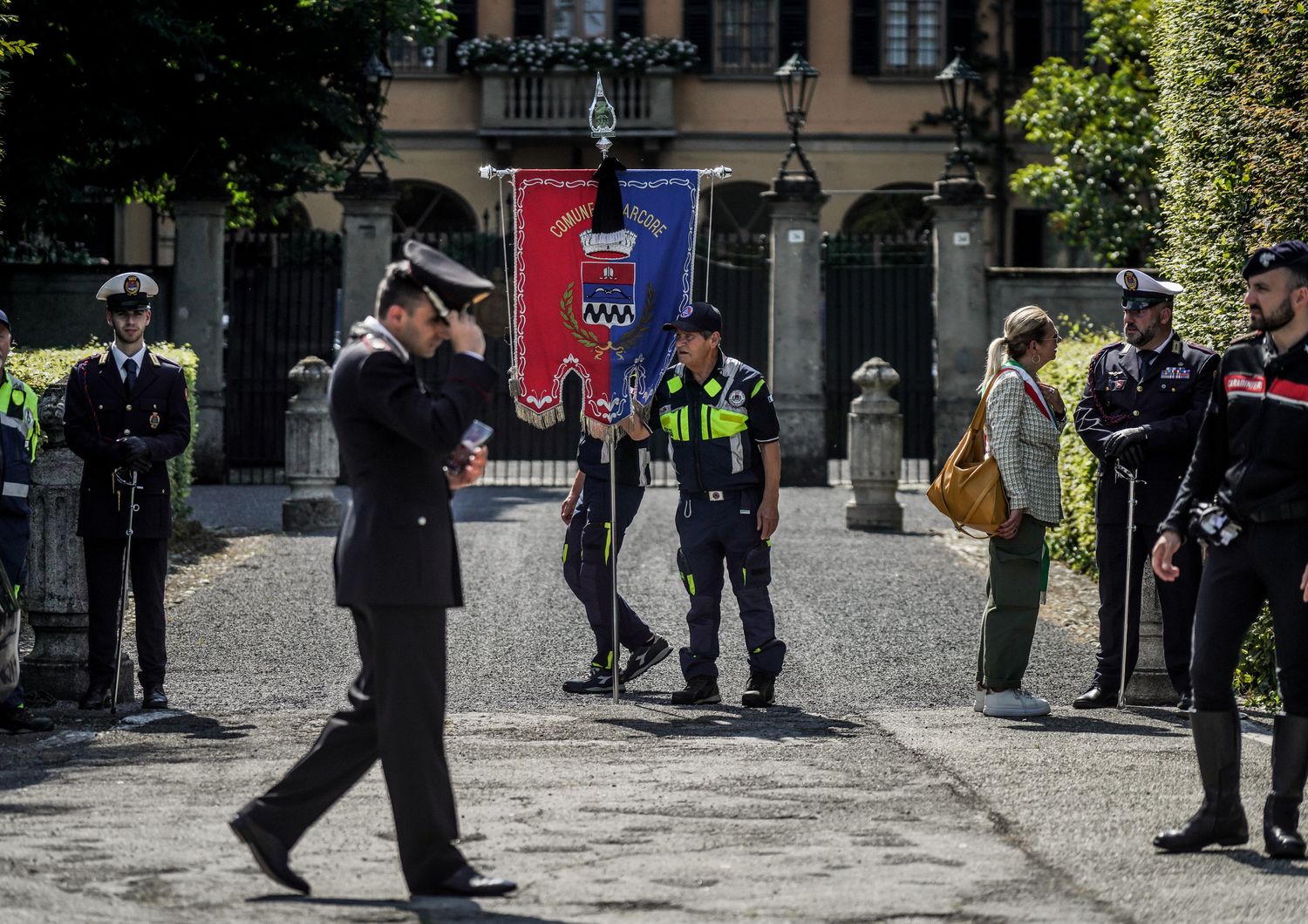 berlusconi funerali accesso libero piazza duomo