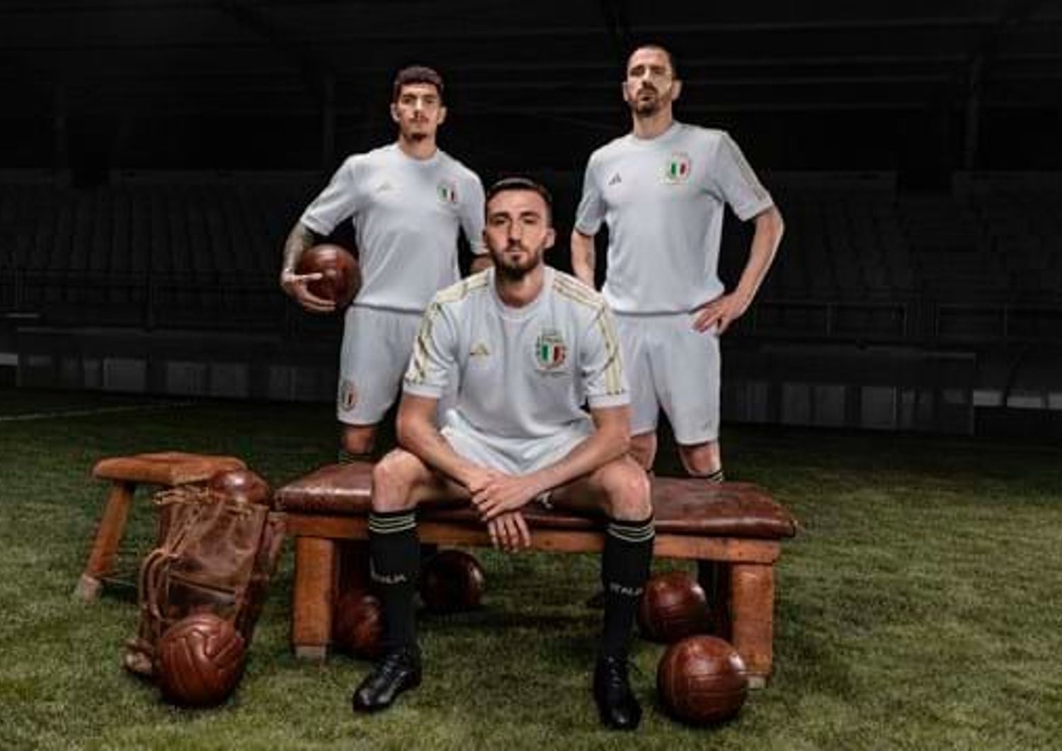 calcio italia nazionale nuovo kit bianco oro adidas figc