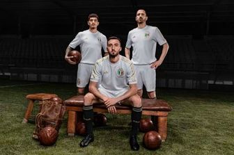 calcio italia nazionale nuovo kit bianco oro adidas figc