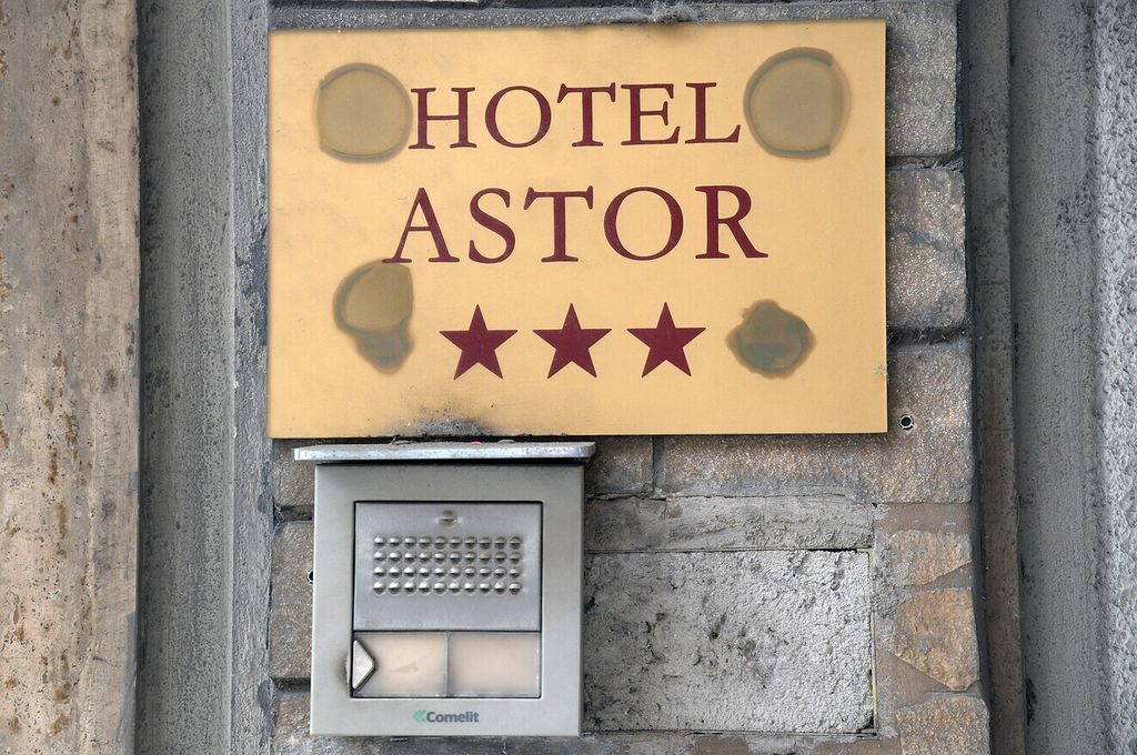 &nbsp;Kata scomparsa dall&rsquo;ex Hotel Astor, dove vive con la famiglia