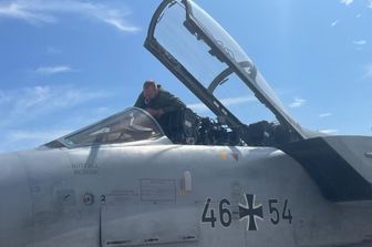 Un pilota tedesco a bordo di un caccia della Luftwaffe