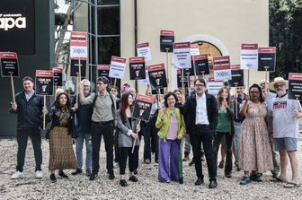 La manifestazione di WGI a sostegno degli sceneggiatori statunitensi in sciopero