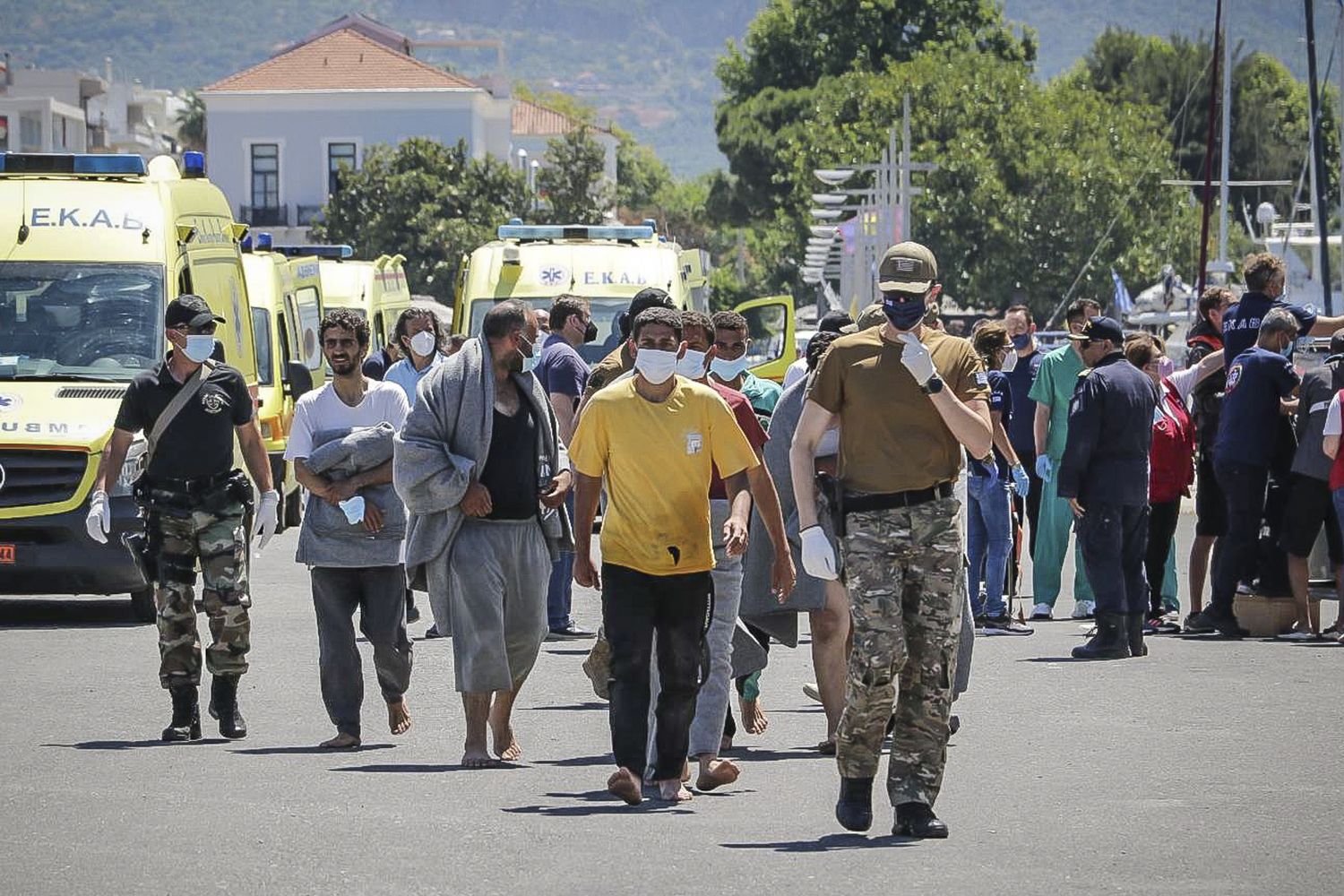 Sopravvissuti al naufragio nel porto di Kalamata