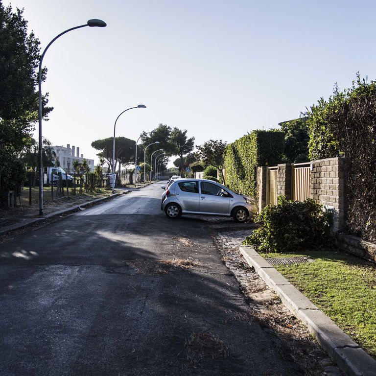 Una strada del quartiere Casal Palocco a Roma