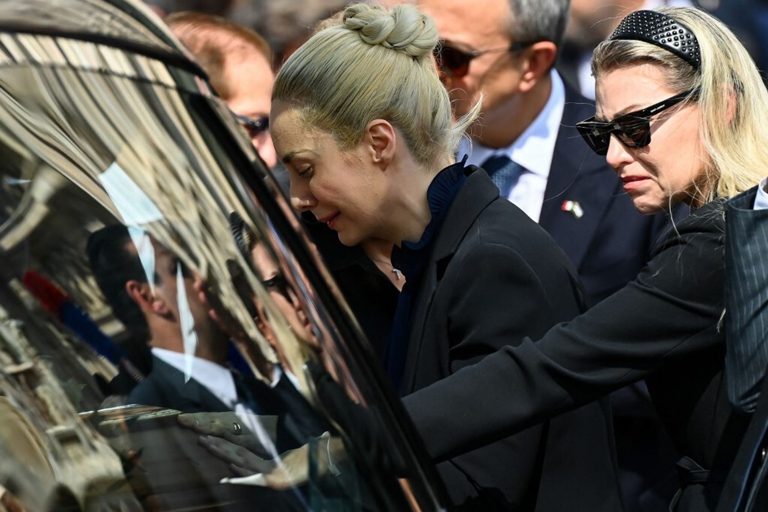 &nbsp;Marta Fascina saluta il feretro di Silvio Berlusconi