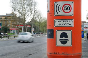 Un autovelox in una strada di Roma