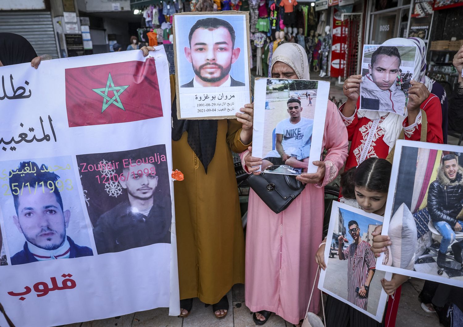 Familiari di migranti dispersi davanti al ministero degli Esteri a Rabat, maggio 2022
