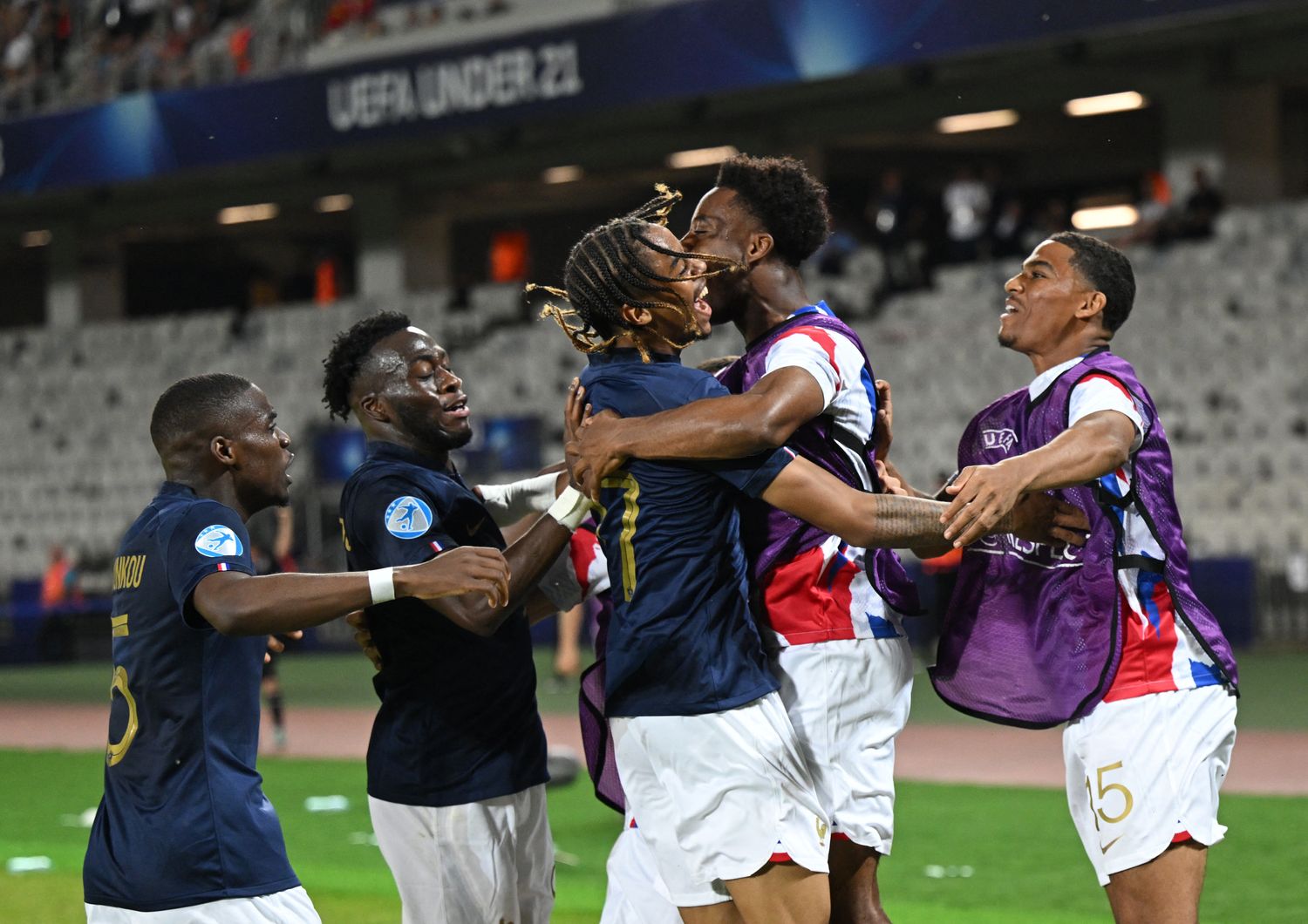 L'Under 21 francese festeggia la vittoria sull'Italia