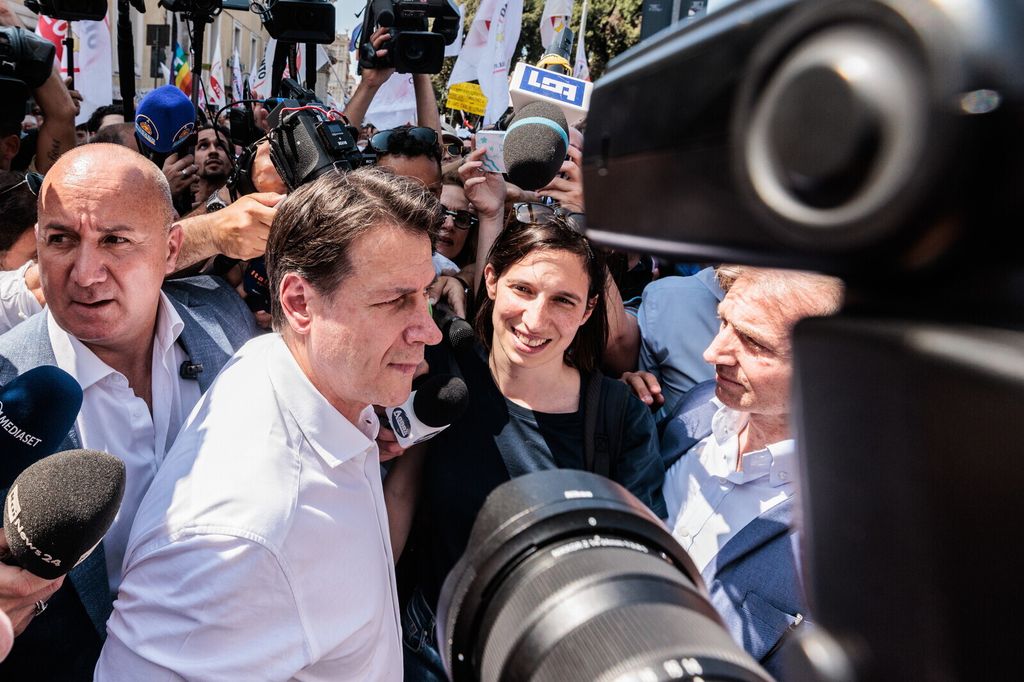 Conte e Schlein in piazza a Roma