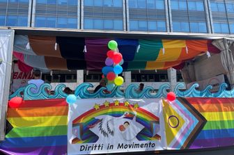 Milano Pride migliaia in corteo contro discriminazioni
