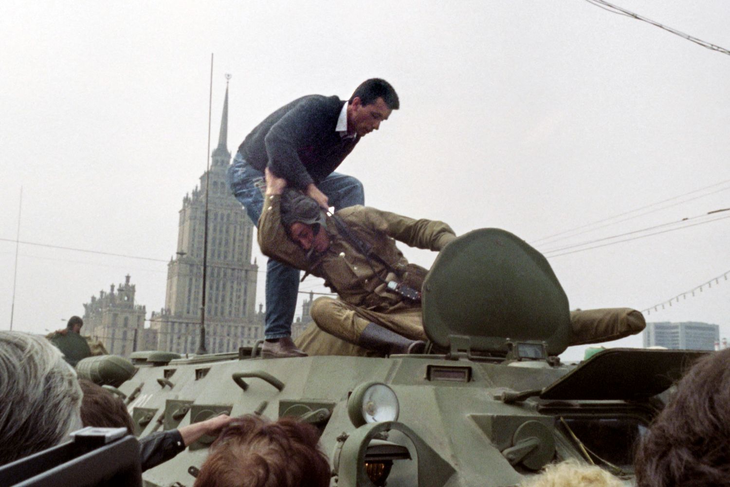 La rivolta popolare che mise fine al colpo di stato tentato da membri del Partito comunista contro Gorbaciov nel 1991