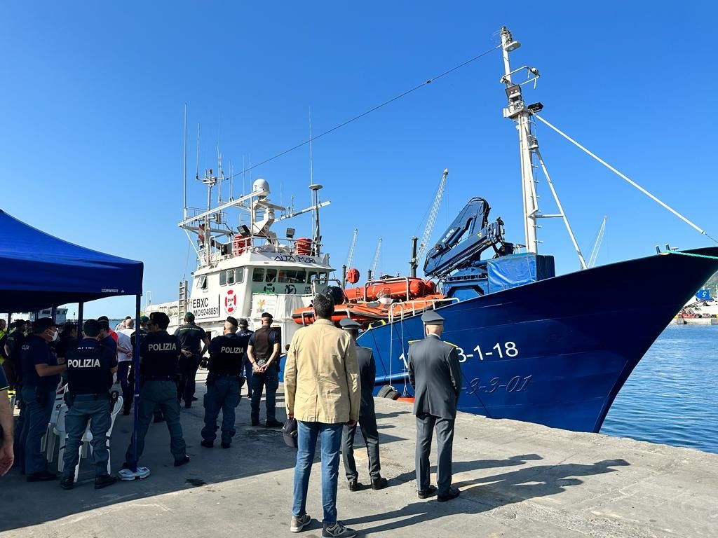 La nave Aita Mari arriva a Salerno