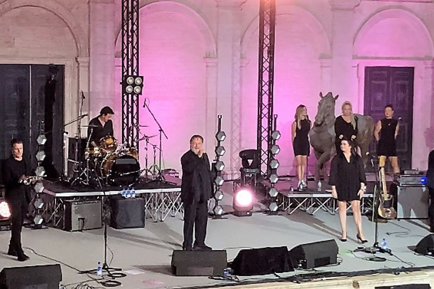 Russell Crowe sul palco del Teatro Romano negli sudi di Cinecitt&agrave;