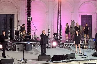 Russell Crowe sul palco del Teatro Romano negli sudi di Cinecitt&agrave;