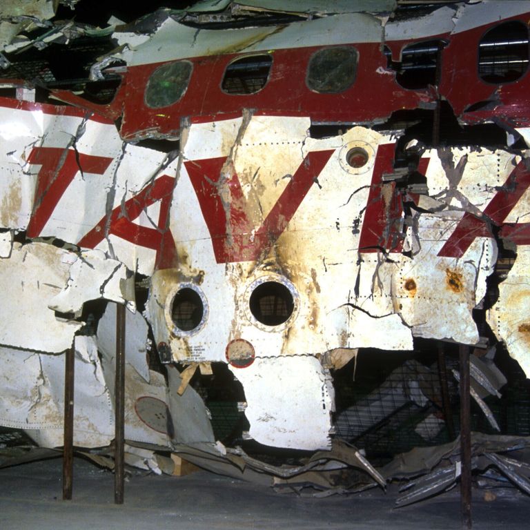 Il relitto del Dc-9 precipitato nel mare di Ustica ricostruito a Pratica di Mare