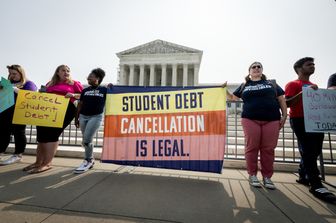 Cancellazione debiti degli studenti, manifestazione in America a favore della proposta Biden