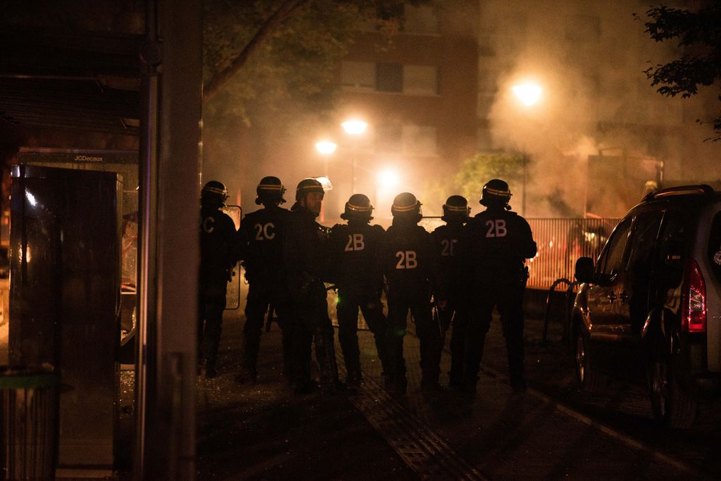 i disordini in Francia della notte scorsa