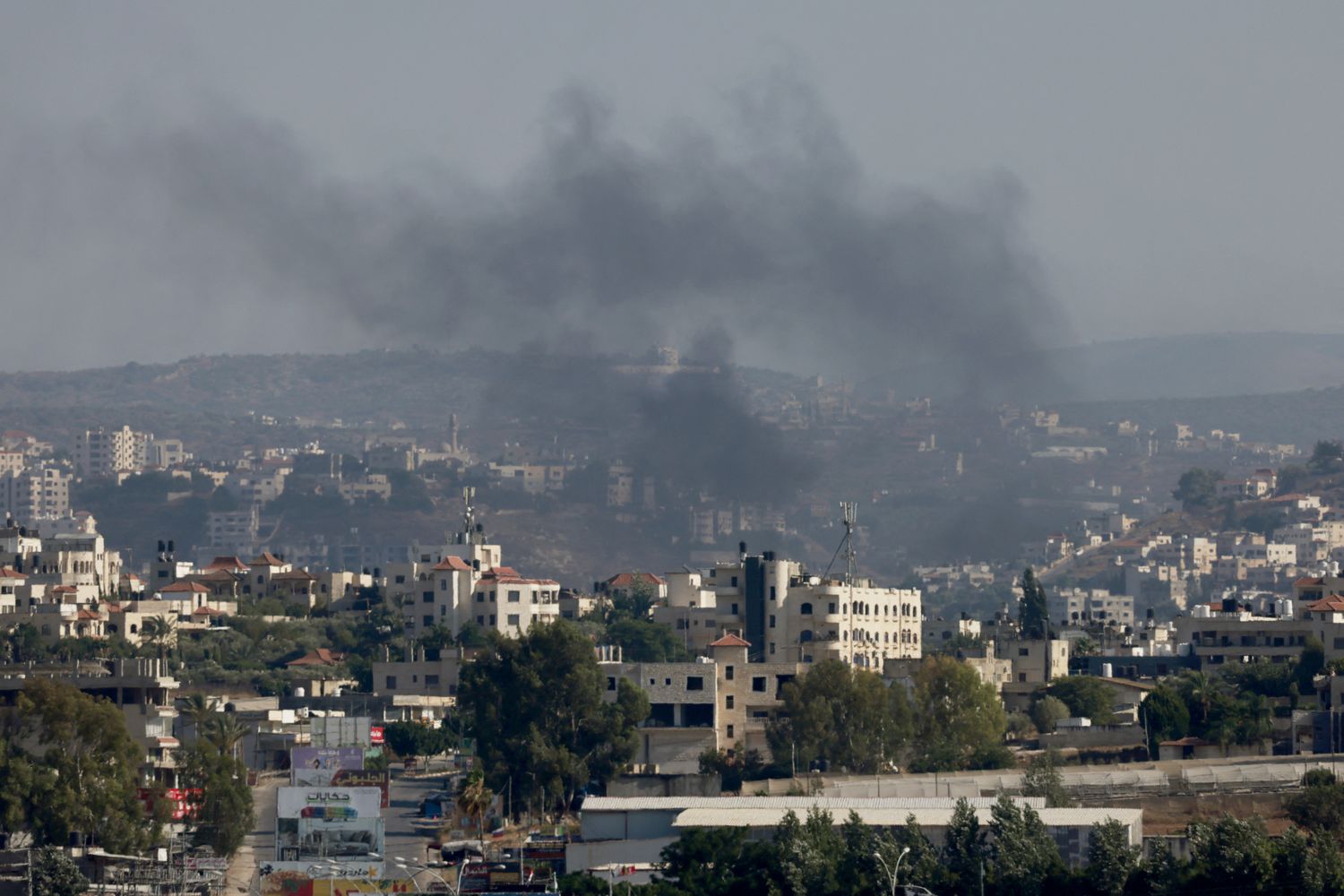 Edifici in fumo a Jenin